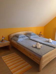Posteľ alebo postele v izbe v ubytovaní Kristály Apartmanház