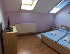 Posteľ alebo postele v izbe v ubytovaní Kristály Apartmanház