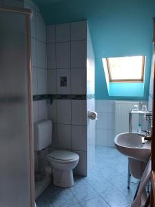 Kúpeľňa v ubytovaní Kristály Apartmanház
