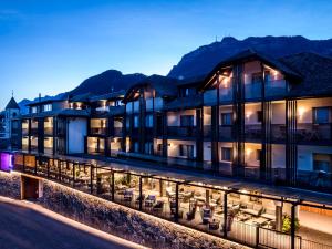 Nespecifikovaný výhled na hory nebo výhled na hory při pohledu z hotelu