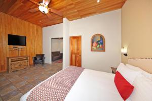 Postel nebo postele na pokoji v ubytování Los Establos Boutique Resort - All Inclusive