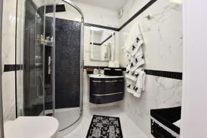 Koupelna v ubytování Apartment Markovski + 37 fotografií