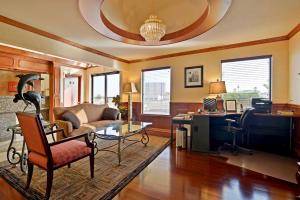 Posezení v ubytování Super 8 by Wyndham Corpus Christi Northwest