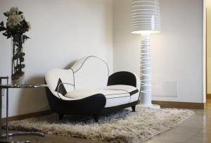 a black and white chair in a room with a lamp at Elite Hotel & Spa in Mestre