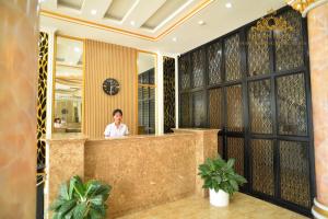 Khu vực sảnh/lễ tân tại Queen Hotel