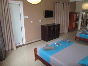 A bed or beds in a room at Lariad BnB
