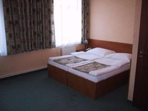 Letto o letti in una camera di Hotel Arnold