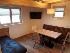 Televízia a/alebo spoločenská miestnosť v ubytovaní Apartment Kristall