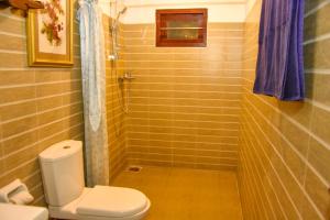 Un baño de Oriental Rest