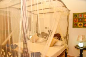 Una cama o camas en una habitación de Oriental Rest