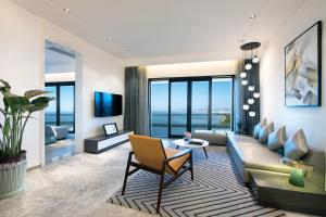 Μια τηλεόραση ή/και κέντρο ψυχαγωγίας στο Sanya Rock Platinum Sea View Hotel