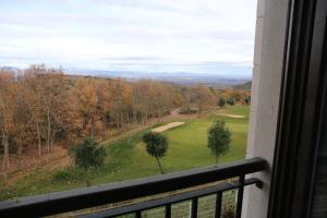 Afbeelding uit fotogalerij van Apartamentos Campo de Golf in Sojuela +25 foto's