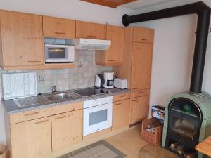 Kuchyň nebo kuchyňský kout v ubytování Ferienwohnung Arina + 19 fotografií