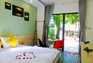 Postel nebo postele na pokoji v ubytování Xanh Lá Homestay Hội An