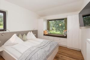 Łóżko lub łóżka w pokoju w obiekcie Naturchalet Höflehner - Heimgefühl & Ruhelage an Loipe & Wanderweg