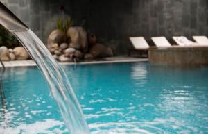 Бассейн в Hotel Spa Galatea или поблизости
