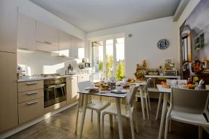 Kuchyň nebo kuchyňský kout v ubytování Casa Borgo Regina B&B - Bari Puglia Apartments