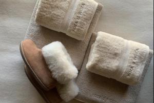 Fotografie z fotogalerie ubytování KOZA U WOZA WYPOCZNIJ W GÓRACH W RYTMIE slowTRAVEL drewniany dom premium z widokiem na panoramę Tatr ecoSPA strefa fitness ZIELONA FARMA healinggarden v destinaci Szlembark