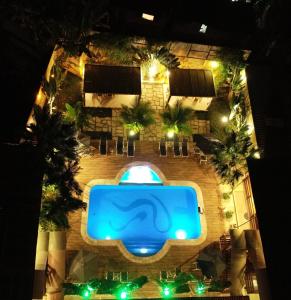 an overhead view of a swimming pool at night at Pousada Camburioca in Camburi
