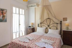 a bedroom with a bed with two towels on it at Villa Areto in Kamares