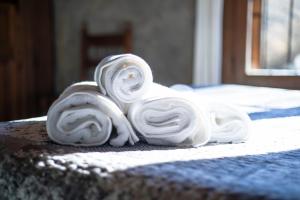 a pile of white swirls on top of a bed at Casa Rural El Huerto de la Fragua in Enciso