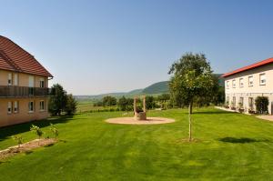 Photo de la galerie de l'établissement Hôtel du Bollenberg - Restaurant "Côté Plaine" - Spa de la Colline, à Westhalten