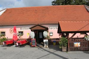 Fotografia z galérie ubytovania IdyllicPrague Cherry Tree Cottage v destinácii Černý Vŭl