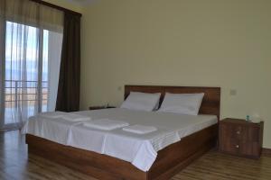 Postel nebo postele na pokoji v ubytování The Wine Hotel Telavi