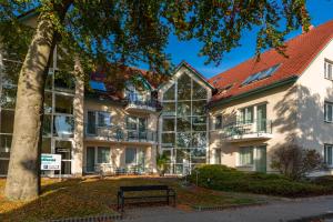 a building with a bench in front of it at Ferienwohnung Möwe mit Balkon und einem Strandkorb im Sommer in Zempin