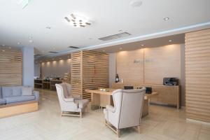 A seating area at Aqua Oliva Resort Syvota