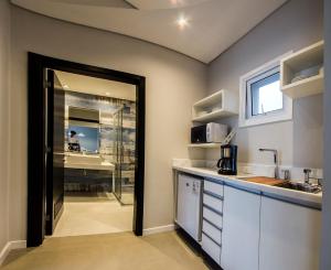 a kitchen with a door leading to a sink at Tapu'a Departamentos in Asuncion