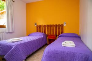 Кровать или кровати в номере Flores Patagonicas Cabañas