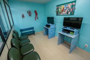 Télévision ou salle de divertissement dans l'établissement FLAT - Residencial Pousada do Serrano