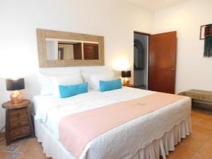 Postel nebo postele na pokoji v ubytování Fabiola Condo Hotel