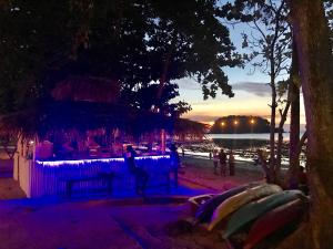 度假酒店附近的河景