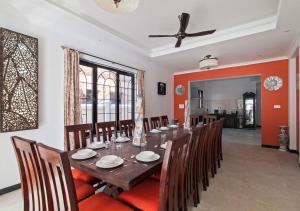 a dining room with a long table and chairs at Villa Calangute Phase 10 in Calangute