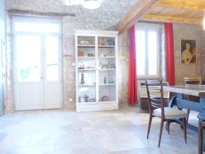 a living room with a table and chairs at AU NID DES VIGNES in Cahuzac-sur-Vère