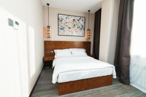 Кровать или кровати в номере East Astana Hotel