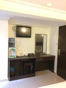 A kitchen or kitchenette at Hotel Bintang Indah