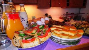Jedlo v ubytovaní bed & breakfast alebo blízkom okolí