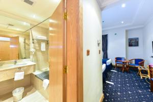 Ένα μπάνιο στο Cayam Hotel