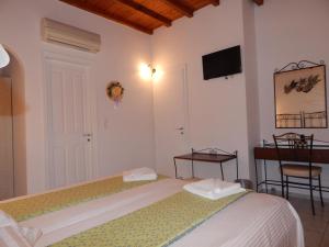 Posteľ alebo postele v izbe v ubytovaní Nisiotiko house in Tinos near the beach
