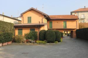 a house with a lot of bushes in front of it at ALBERGO LA SCALETTA in Cantù