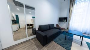 Televízia a/alebo spoločenská miestnosť v ubytovaní BpR Downtown Gemstone Apartments