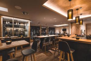 Reštaurácia alebo iné gastronomické zariadenie v ubytovaní Residenz Gramaser GmbH