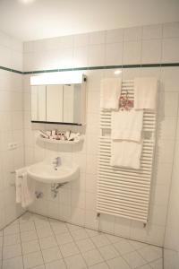 Ein Badezimmer in der Unterkunft Hotel Garni Georgenhof Adults Only