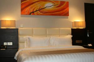 Giường trong phòng chung tại The Secure Inn Hotel Muscat