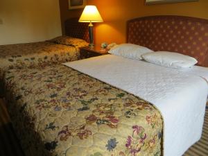 Postel nebo postele na pokoji v ubytování Portland Inn