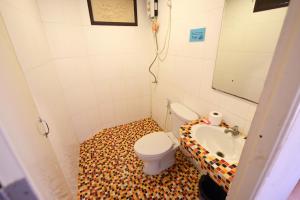 Bilik mandi di Phi Phi Twin Palms Bungalow