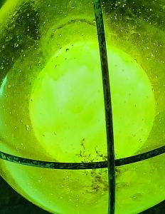 - la fermeture d'un melon vert dans un bol dans l'établissement La Casa de la Bombilla Verde, à Trevélez